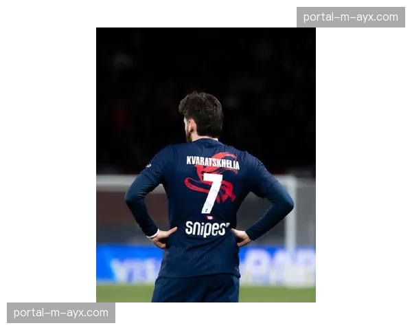 王嘉尔品牌TEAMWANG与巴黎圣日耳曼联名，球员全员上身新球衣