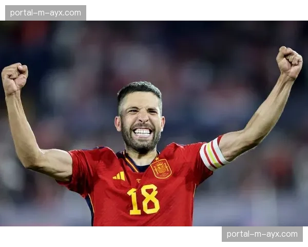 终场哨响，老将布斯克茨与看台远征球迷挥手致意