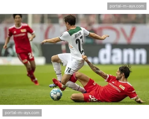 奥格斯堡变阵三后卫，球队防守时的整体移动速度得到改善