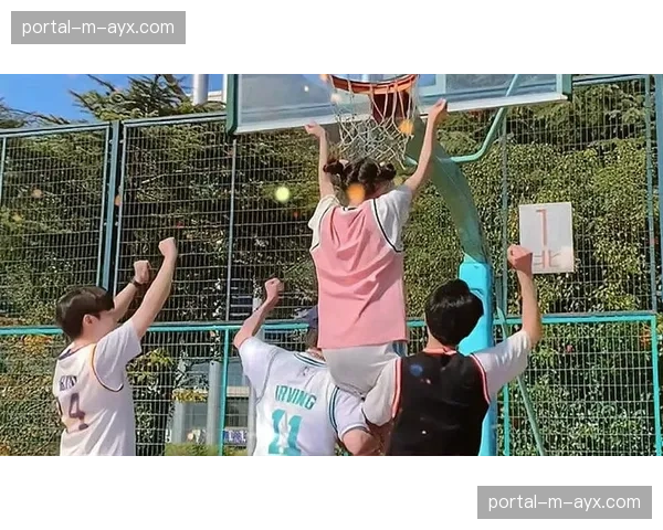 场馆意外停电三分钟，球员在手机灯光下进行简单投篮保持热度