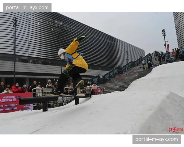 新装备：部分场馆测试用于辅助裁判判断发球是否踩线的高清线位摄像机。